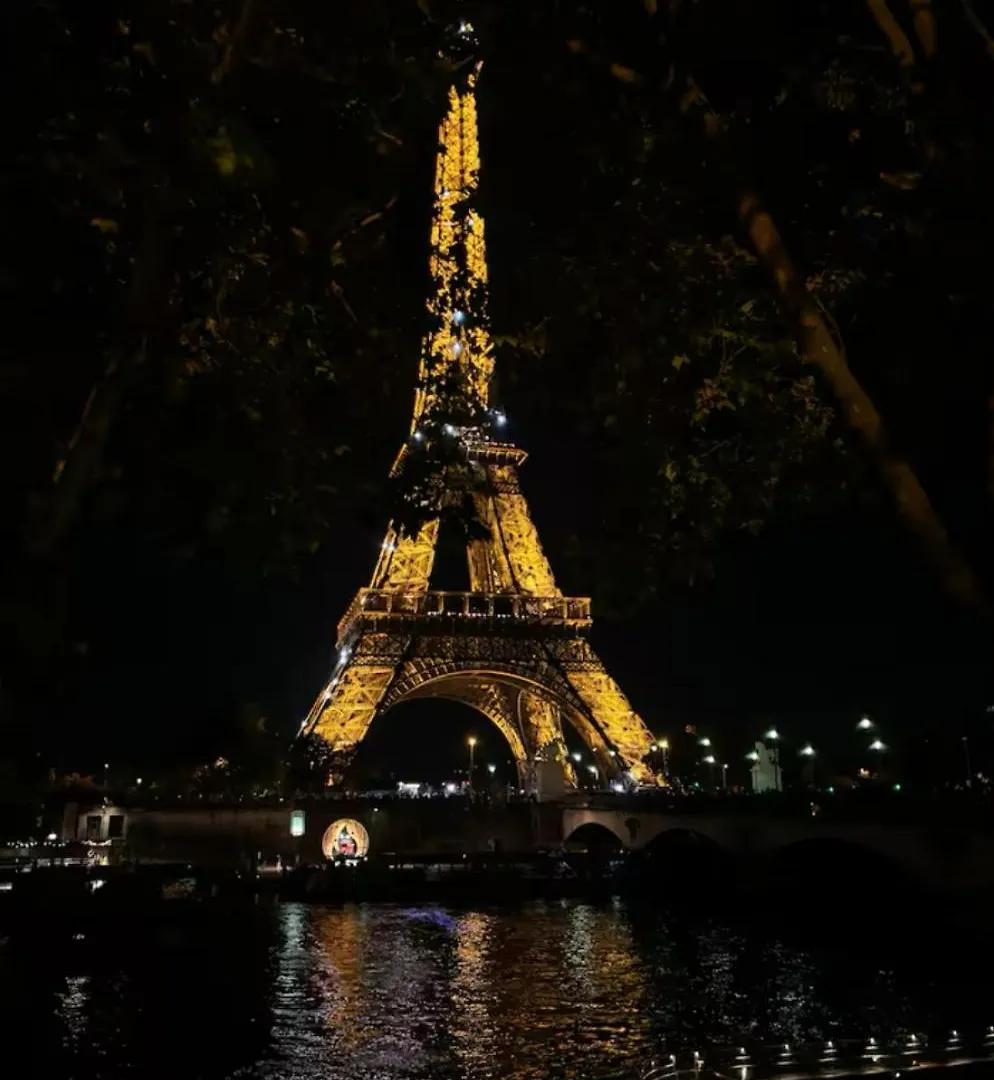 Eiffel Tower View Haussmanian Charm 2Min Walk From The Eiffel Tower Gardens Apartment Paris